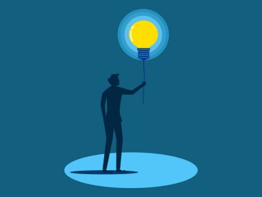 Sorunları çözmede yaratıcılık. İş adamı karanlıkta görmek için elinde bir ampul tutuyor. vektör