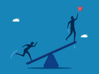 Başarıyı destekle. İş adamı, yıldız vektörünü alması için bir tahterevalliyi meslektaşına itmeye yardım eder.