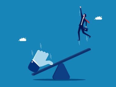 Eleştiri sözcükleri başarı yaratır. İşadamının yükseğe zıplamasına yardım etmek için tahterevallinin üzerine baş parmak işareti. Vektör