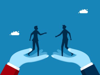 Tartışın ve faydalarla ilgili bir anlaşma yapın. İki işadamı büyük eller üzerinde pazarlık yapıyor.