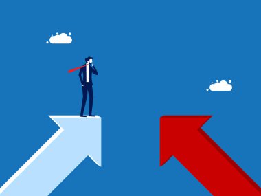 Yeni bir yola karar ver, İşadamı iki ok arasındaki boşlukta duruyor.