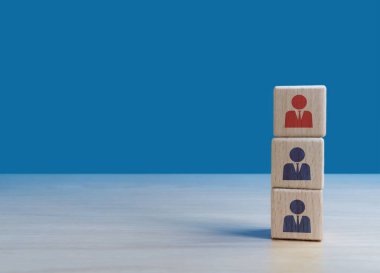 Takım çalışması konsepti, iş lideri, tahta bloktaki iş adamı simgesi