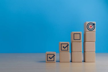 Görevlerin izlenmesi, hedeflere ulaşılması ve iş başarısı, hedef başarı simgesi