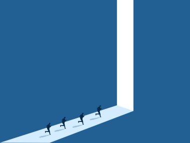 Büyük fırsatları yakalamak için acele eden bir grup işadamı büyük parlak kapıya doğru koşuyor.