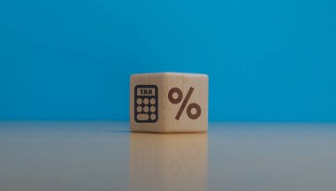 Tahta bloklardaki faiz, vergi hesapları ve yüzde simgelerini hesapla