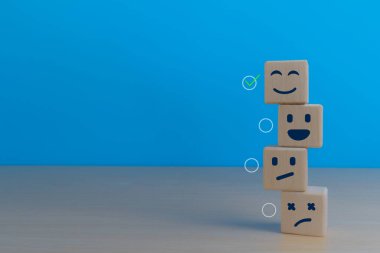 Olumlu geri bildirim ve yorumlar, mutlu ruh halini normalden üzüntüye seç.