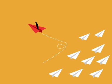 Farklı, iş adamı kağıttan uçağı kalabalıktan uzağa uçurur.