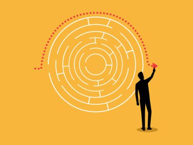 İş adamı bir labirenti çözmek için kutunun dışını düşünür.