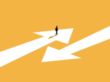 İşadamı, okların gösterdiği yönden farklı bir yöne yürüyor.