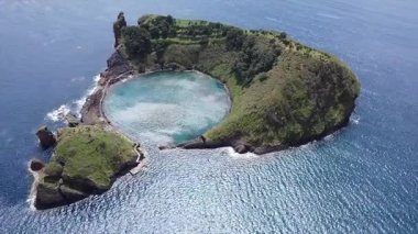 Portekiz, Azores 'deki Vila Franca do Campo Adası Tropikal Cenneti' nin Hava Görüntüsü