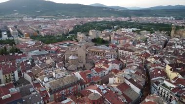 Pamplona 'nın San Saturnino Kilisesi etrafındaki hava manzarası