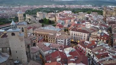 Pamplona 'nın San Saturnino Kilisesi etrafındaki hava manzarası
