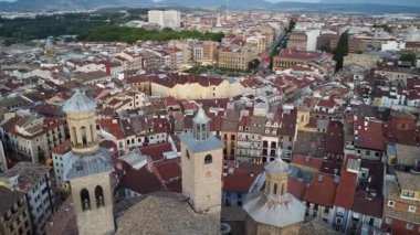 Pamplona 'nın San Saturnino Kilisesi etrafındaki hava manzarası