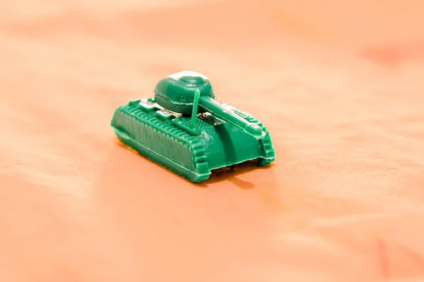 Miniatyr Leksak Soldat Isolerad Orange Bakgrund Selektiv Inriktning — Stockfoto
