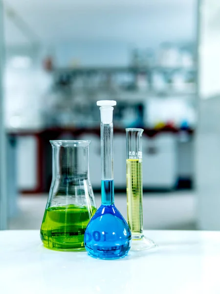 Glaschemie Een Laboratoriumachtergrond Selectieve Focus — Stockfoto