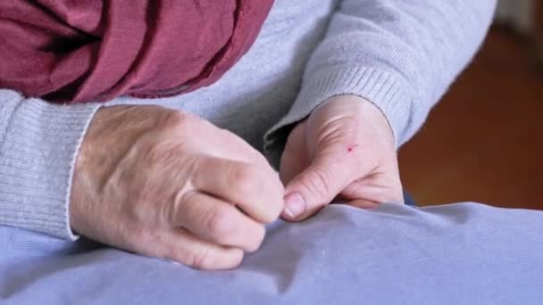 Close Elderly Woman Sews Hand Needle Thread Selective Focus — Stock Video