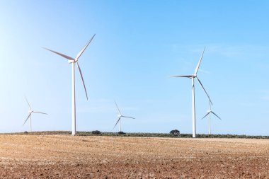 üzerinde Rüzgar Çiftliği Rüzgar Türbini