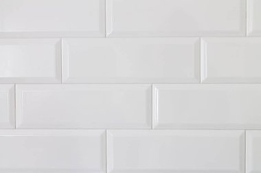 Beyaz seramik tuğla duvarın arka planı, yakın plan.