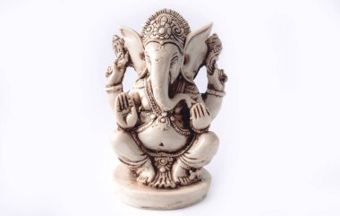 Ganesh festivali için beyaz arka planda izole edilmiş Ganesha antik heykeli.