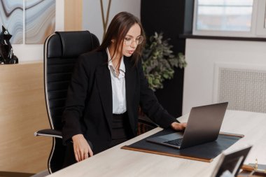 Angry stressed young business woman annoyed with computer problem, office worker hates stuck laptop, sad lady frustrated about bad online news, data loss, software failure