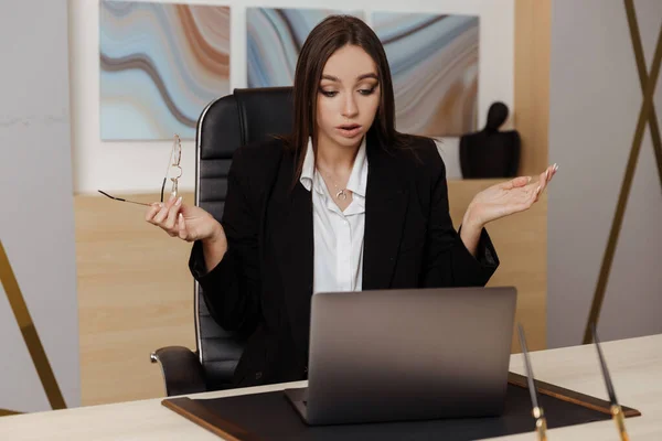 Angry Stressed Young Business Woman Annoyed Computer Problem Office Worker — Fotografia de Stock