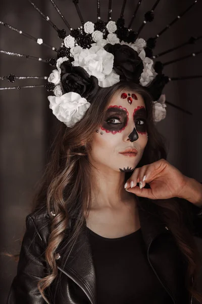 MAQUIAGEM DE CAVEIRA: Mexicana e Simples!  Halloween makeup scary,  Halloween makeup diy, Halloween makeup