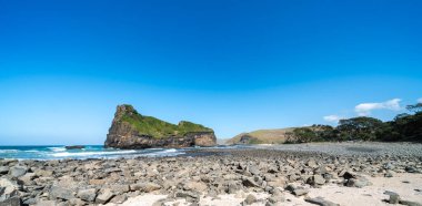 Duvardaki Delik, Hint Okyanusu 'nda, Doğu Burnu' nda, Vahşi Kıyı 'da, Güney Afrika' da olağanüstü bir doğal kemer.