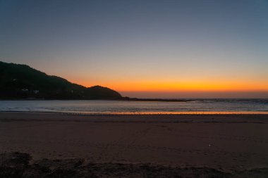 Port St Johns 'da gün doğumu, veya Port Saint Johns, Güney Afrika' nın Doğu Bölgesi 'ndeki Wild Coast' ta yaklaşık 6 bin 500 kişilik bir kasaba..