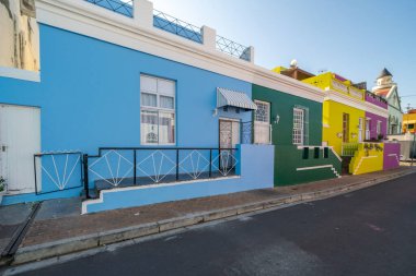 Cape Town, Güney Afrika - 31 Ağustos 2022: Bo-Kaap, Cape Town 'da eskiden parlak renkli evleriyle bilinen bir bölge.