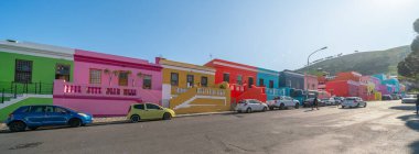 Cape Town, Güney Afrika - 31 Ağustos 2022: Bo-Kaap, Cape Town 'da eskiden parlak renkli evleriyle bilinen bir bölge.