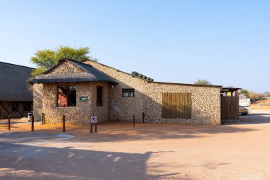Askham, Güney Afrika - 03 Eylül 2022: Twee Rivieren, Güney Afrika 'daki Kgalagadi Transfrontier Park' ın en büyük dinlenme kampı ve yönetim merkezi.