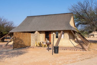 Askham, Güney Afrika - 03 Eylül 2022: Twee Rivieren, Güney Afrika 'daki Kgalagadi Transfrontier Park' ın en büyük dinlenme kampı ve yönetim merkezi.