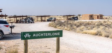 Askham, Güney Afrika - 03 Eylül 2022: Güney Afrika 'daki Kgalagadi Transfrontier Park' taki Twee Rivieren Dinlenme Kampı yakınlarında piknik alanı
