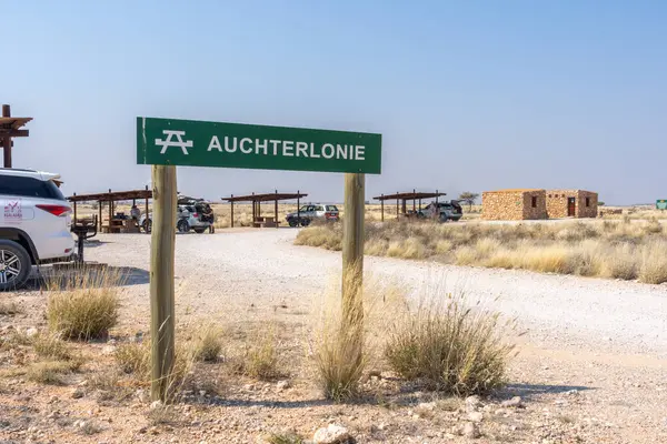 Askham, Güney Afrika - 03 Eylül 2022: Güney Afrika 'daki Kgalagadi Transfrontier Park' taki Twee Rivieren Dinlenme Kampı yakınlarında piknik alanı
