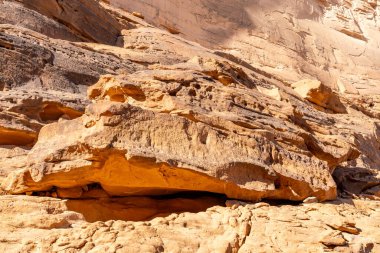 Jabal Ikmah, UNESCO açık hava kütüphanesi, Suudi Arabistan 'ın Alula kentindeki kumtaşı kayalara oyulmuş, eski uygarlığın antik sözcüklerini ve yazıtlarını koruyor.