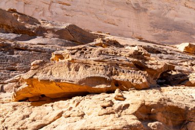 Jabal Ikmah, UNESCO açık hava kütüphanesi, Suudi Arabistan 'ın Alula kentindeki kumtaşı kayalara oyulmuş, eski uygarlığın antik sözcüklerini ve yazıtlarını koruyor.