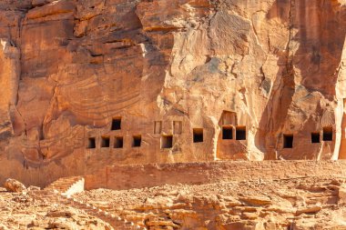 Dadan arkeolojik sahasında kayalara oyulmuş antik kalıntılar, tarihi kayıp medeniyetin mirası, Suudi Arabistan, Alula 'da