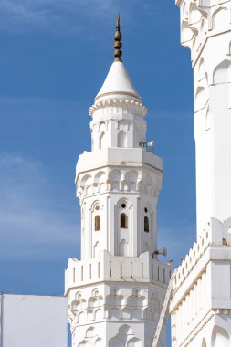 Medine, Suudi Arabistan 'daki iki Qiblas camii, Müslüman dünyasından ziyaretçilerin ilgisini çeken kutsal bir alan.