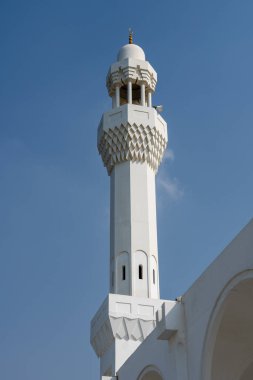 Suudi Arabistan 'ın başkenti Jeddah' da Mescidi El Rahmah veya Merhamet Camii olarak bilinen yüzen cami, Kızıl Deniz 'in üzerinde geziniyor gibi görünüyor.