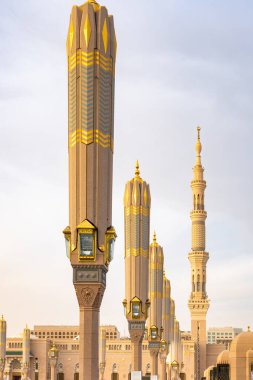 İslam 'ın Suudi Arabistan' daki en kutsal ikinci yeri olan Medine 'deki Kahinler Camii, tüm Müslüman dünyasından ziyaretçileri cezbediyor.