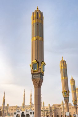 İslam 'ın Suudi Arabistan' daki en kutsal ikinci yeri olan Medine 'deki Kahinler Camii, tüm Müslüman dünyasından ziyaretçileri cezbediyor.