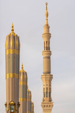 İslam 'ın Suudi Arabistan' daki en kutsal ikinci yeri olan Medine 'deki Kahinler Camii, tüm Müslüman dünyasından ziyaretçileri cezbediyor.