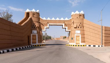 Shaqra, Suudi Arabistan - 14 Aralık 2024: Suudi Arabistan 'ın eski Shaqra köyündeki Antik Geleneksel Çamur Binalarının manzarası