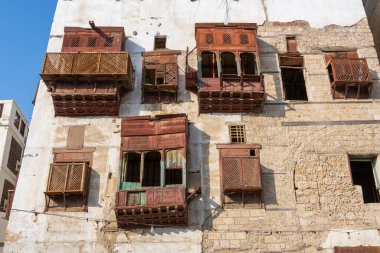 Al Balad 'ın mimari mücevherleri, Suudi Arabistan' ın tarihi kalbi şehrin zengin kültürel mirasını korumak için durgun ve yıpranmış olarak duruyor.