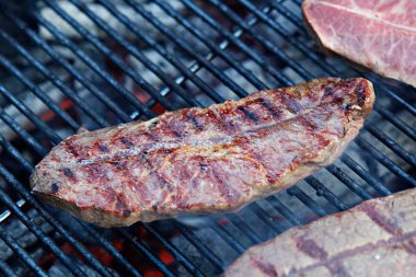 Izgara dana biftek ve sebze