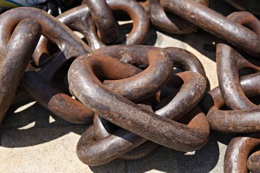 Paslı bir zinciri kapat
