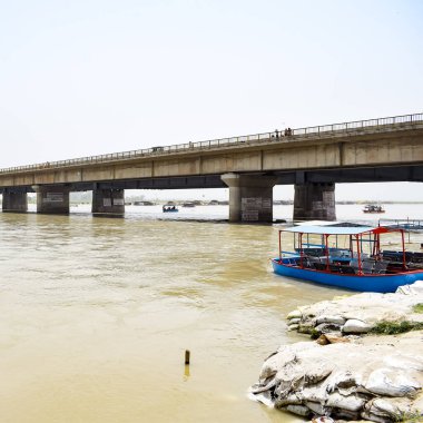 Ganga, Garh Mukteshwar, Uttar Pradesh, Hindistan, Ganga nehrinin Hindular için en kutsal nehir olduğuna inanılır.