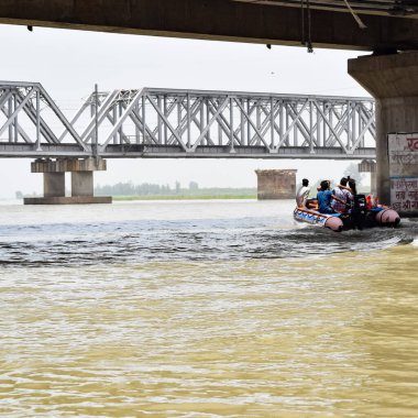 Ganga, Garh Mukteshwar, Uttar Pradesh, Hindistan, Ganga nehrinin Hindular için en kutsal nehir olduğuna inanılır.