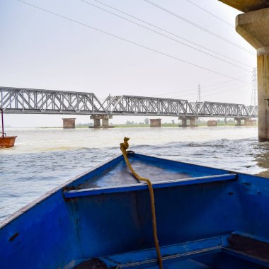 Ganga, Garh Mukteshwar, Uttar Pradesh, Hindistan, Ganga nehrinin Hindular için en kutsal nehir olduğuna inanılır.