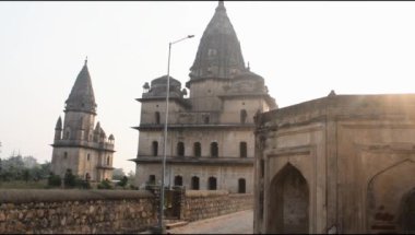 Orchha, Madhya Pradesh, Hindistan, Orchha kayıp şehir Hindistan, Hindistan arkeolojik siteleri Kraliyet Cenotapları 'nın Sabah Görüşü